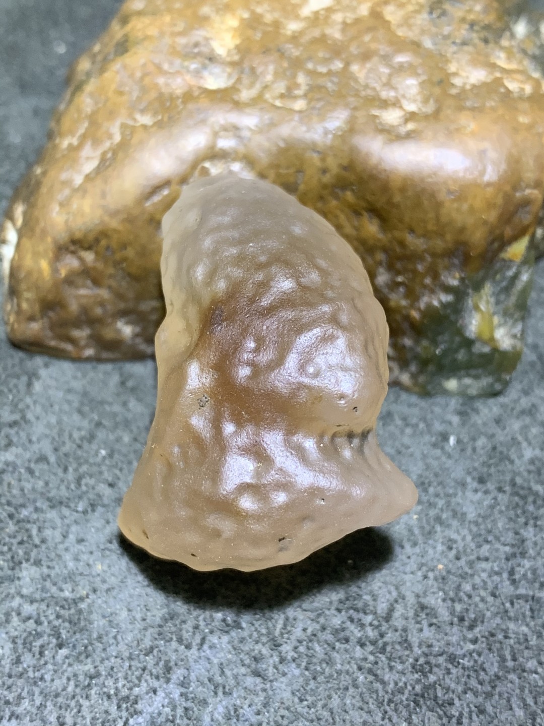 放福利！精美天然戈壁酒红色糖心玛瑙原石吊坠一颗，