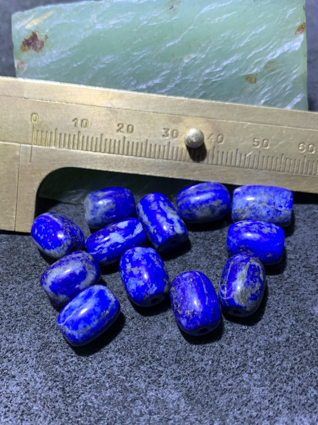 通货阿富汗青金石桶珠一组，
