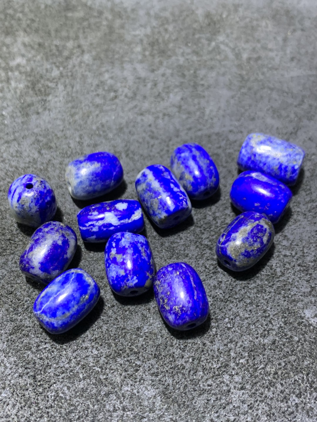 通货阿富汗青金石桶珠一组，