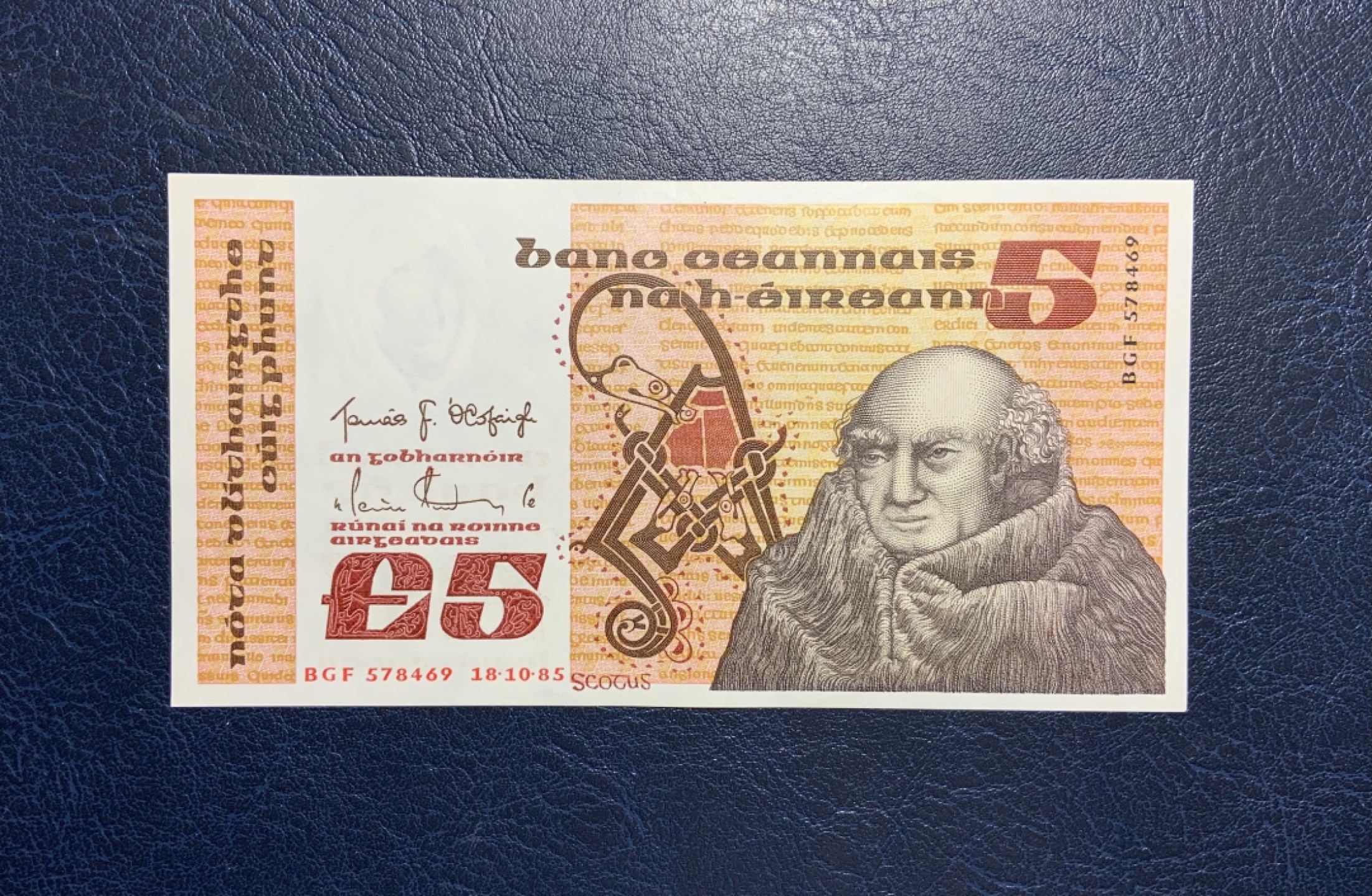 收藏联盟Quantum Auction 第217期拍卖  爱尔兰1985年5版 品相UNC- 有针孔