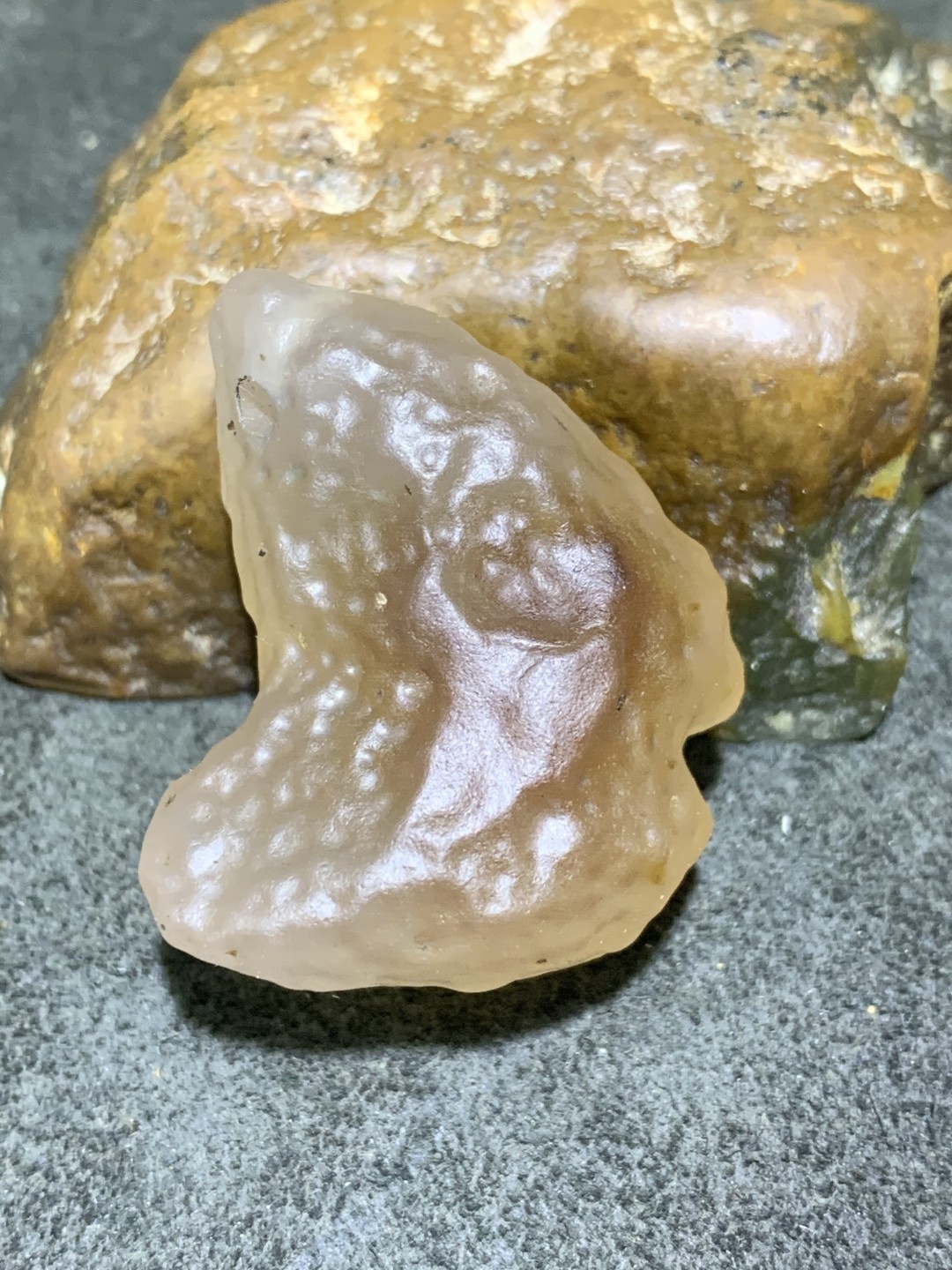 放福利！精美天然戈壁酒红色糖心玛瑙原石吊坠一颗，