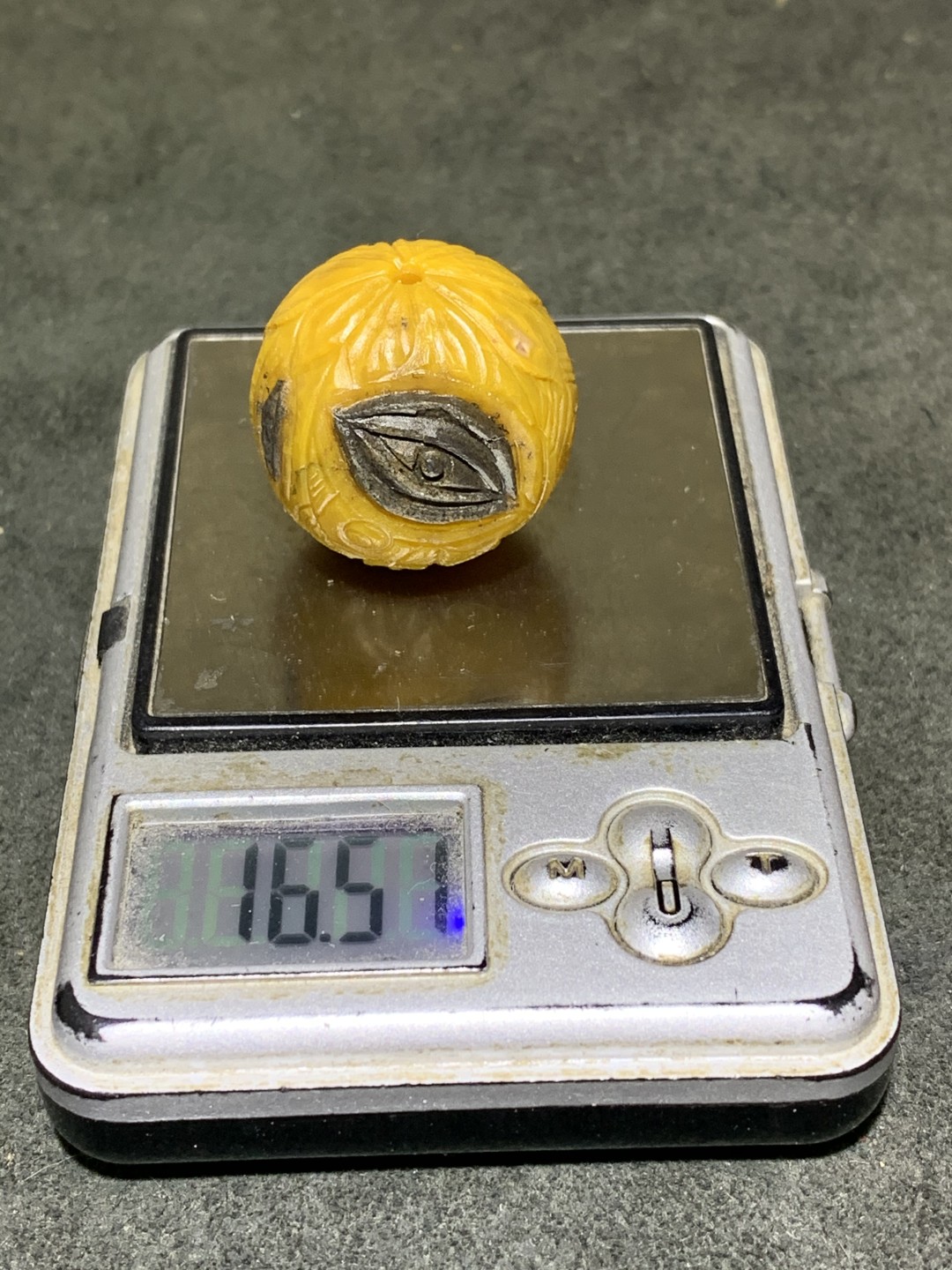 精美战国红玛瑙俏色巧雕珠子一个