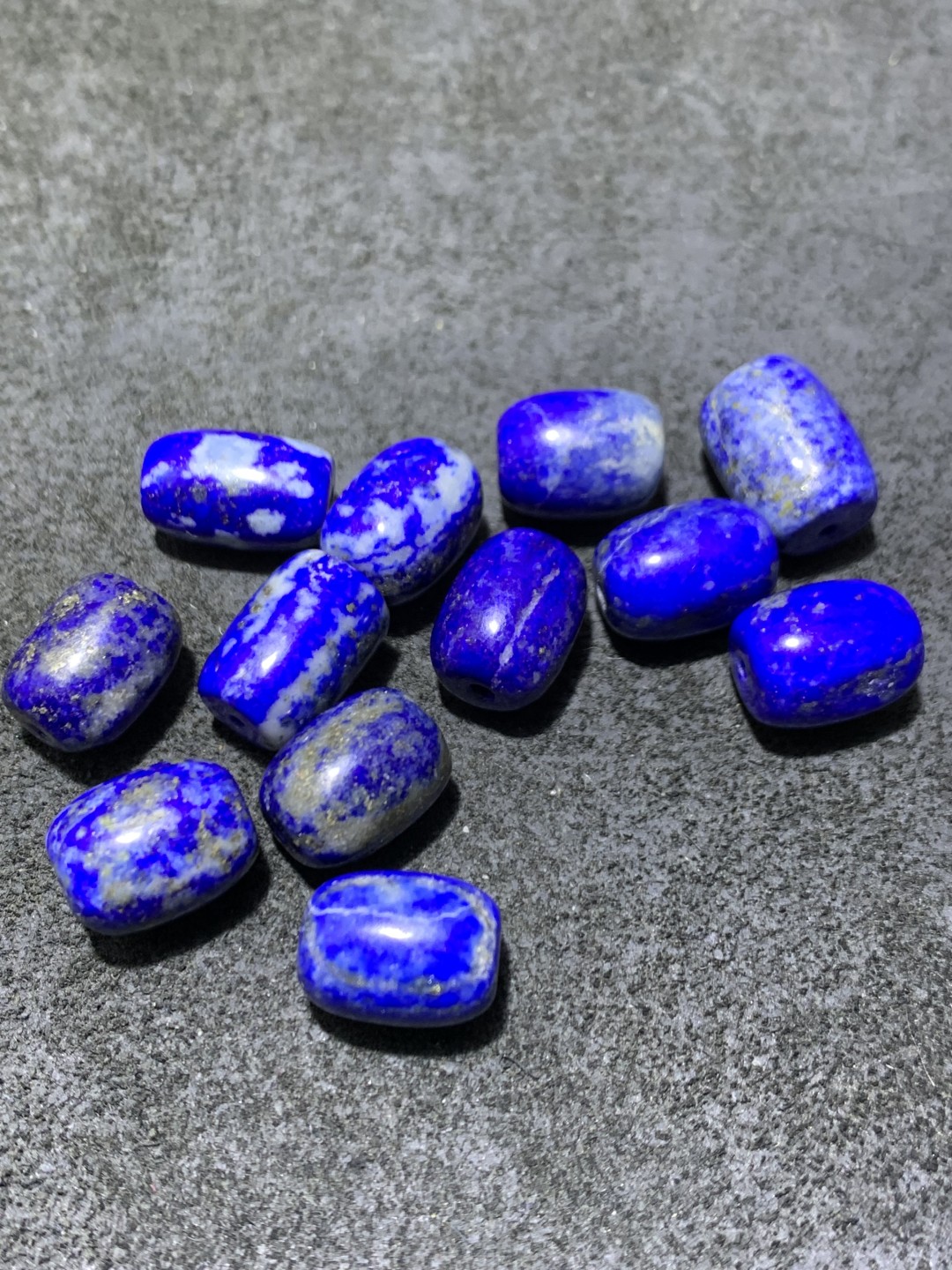 通货阿富汗青金石桶珠一组，