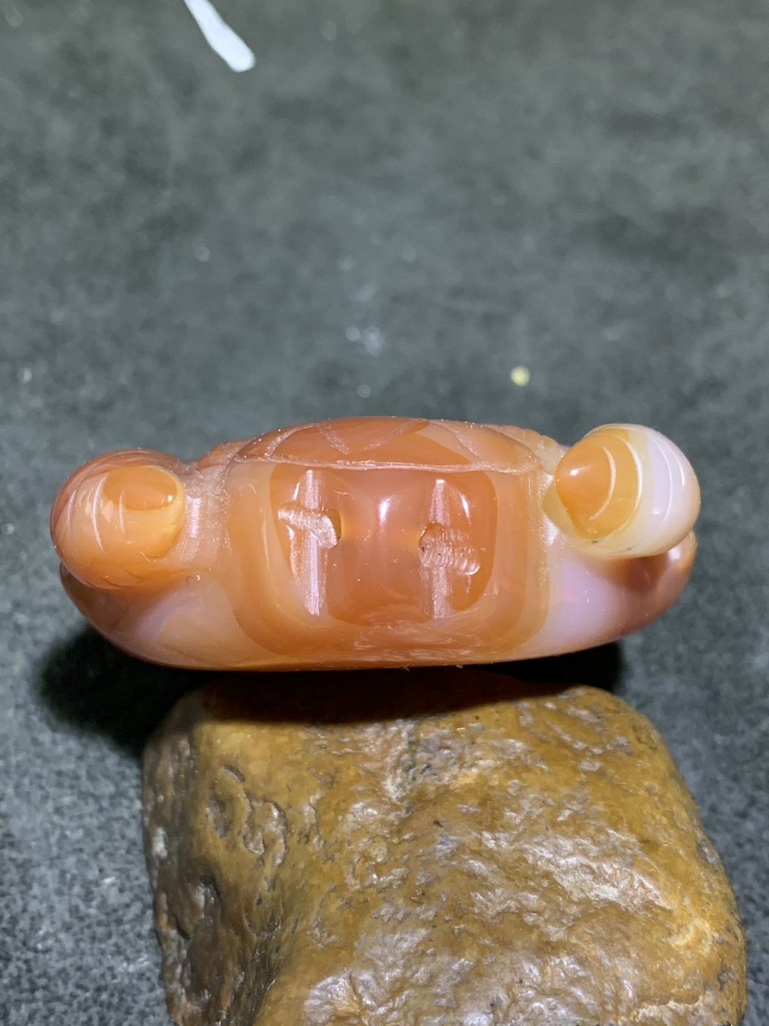 精美缠丝玛瑙雕刻兽首把件一个！