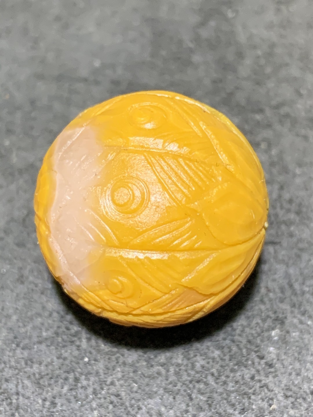 精美战国红玛瑙俏色巧雕珠子一个