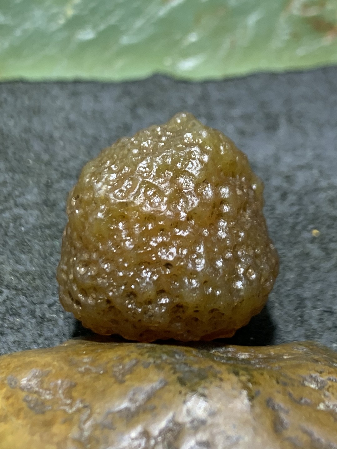 放福利！精美天然阿拉善麻皮酒红色玛瑙原石一颗