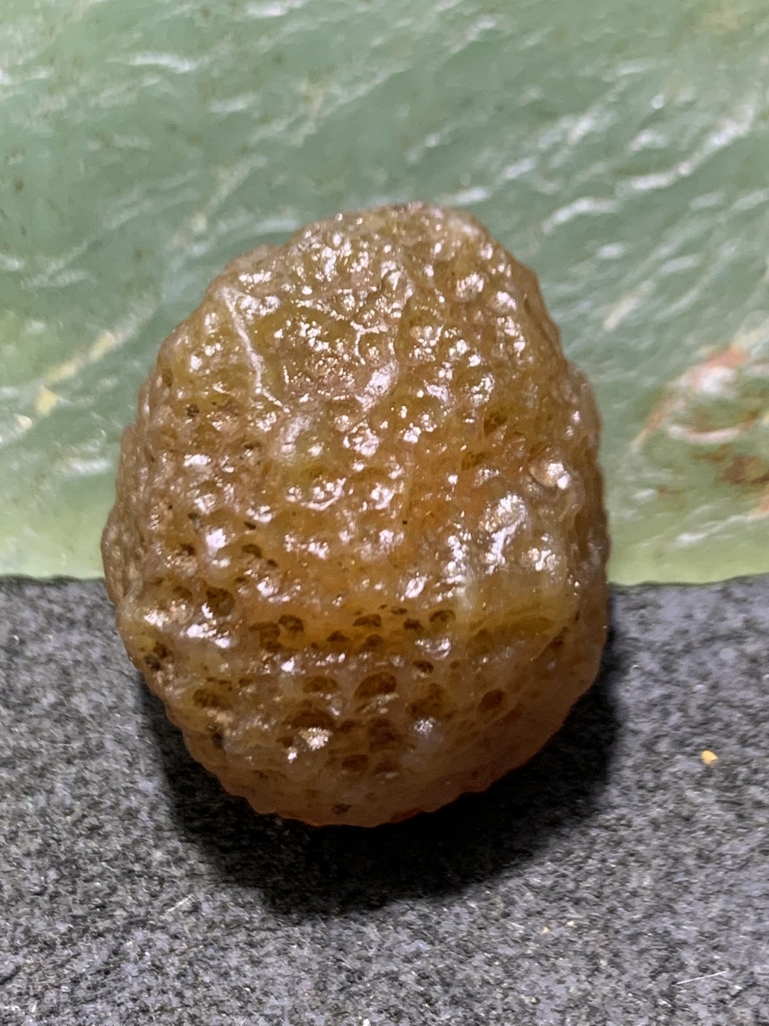 放福利！精美天然阿拉善麻皮酒红色玛瑙原石一颗