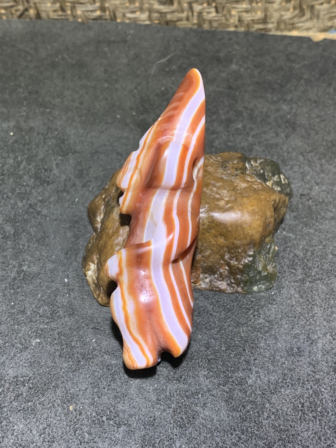 精美缠丝玛瑙雕刻仿古人物把件一个！