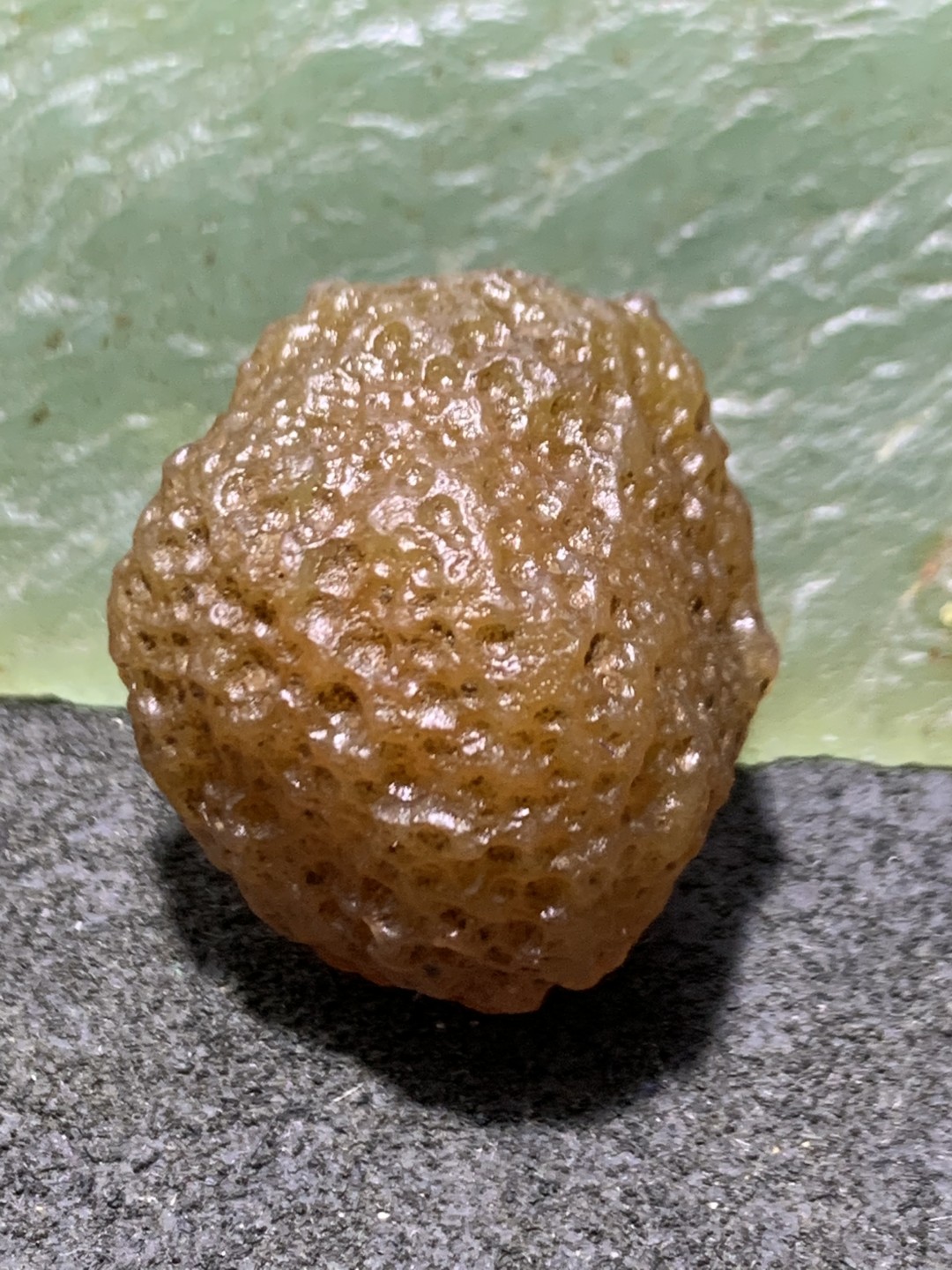 放福利！精美天然阿拉善麻皮酒红色玛瑙原石一颗