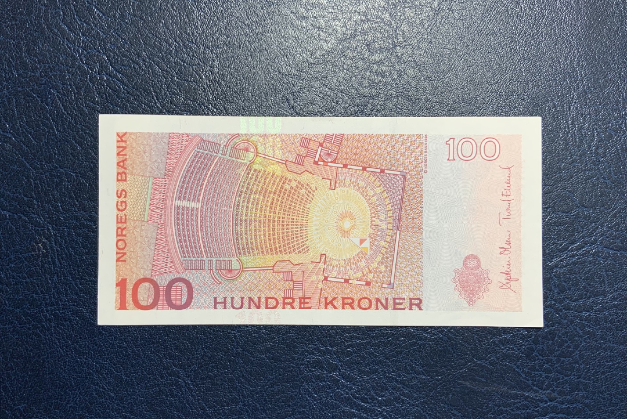 收藏联盟Quantum Auction 第217期拍卖  挪威2014年100克朗 品相UNC   一角有个小折