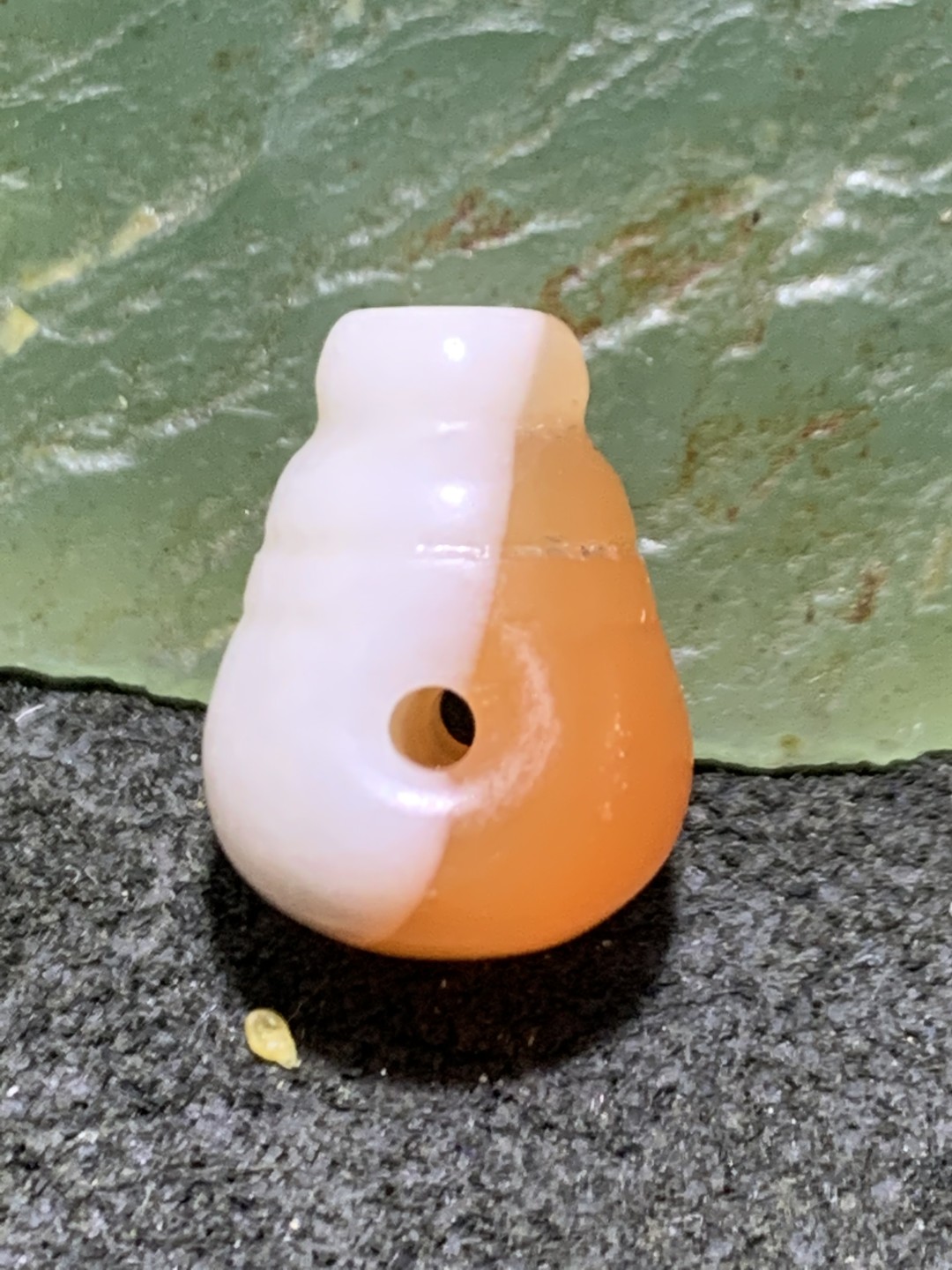 保山南红玛瑙红白双色亚光小三通佛头一个，