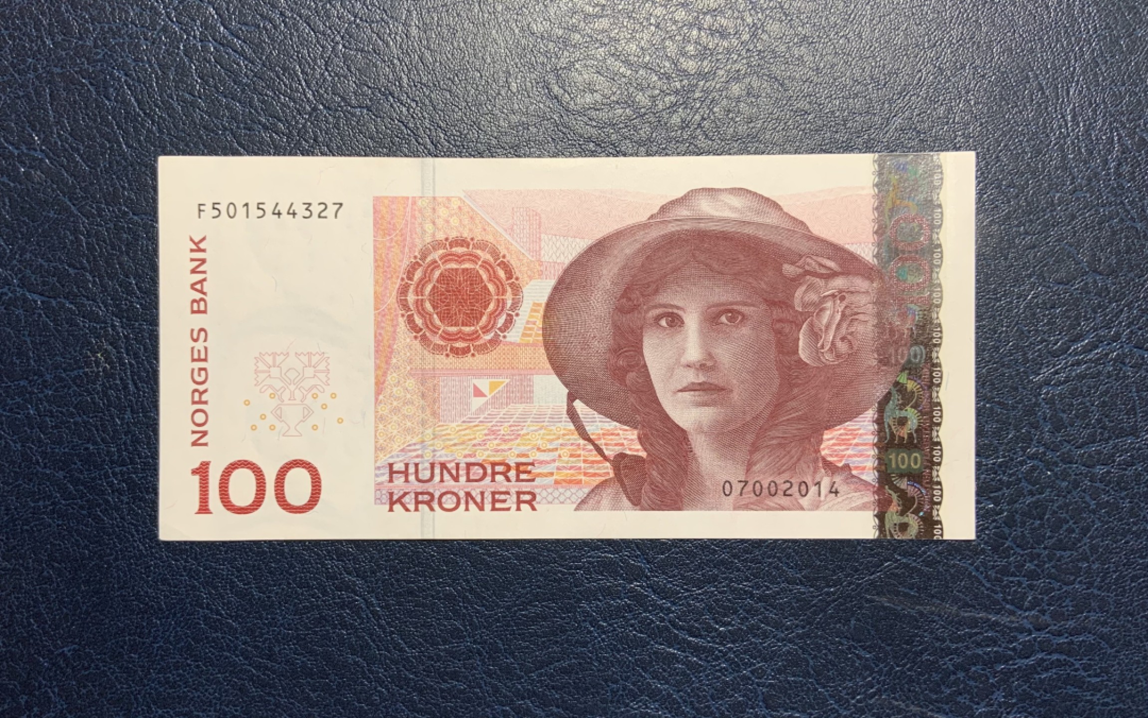 收藏联盟Quantum Auction 第217期拍卖  挪威2014年100克朗 品相UNC   一角有个小折