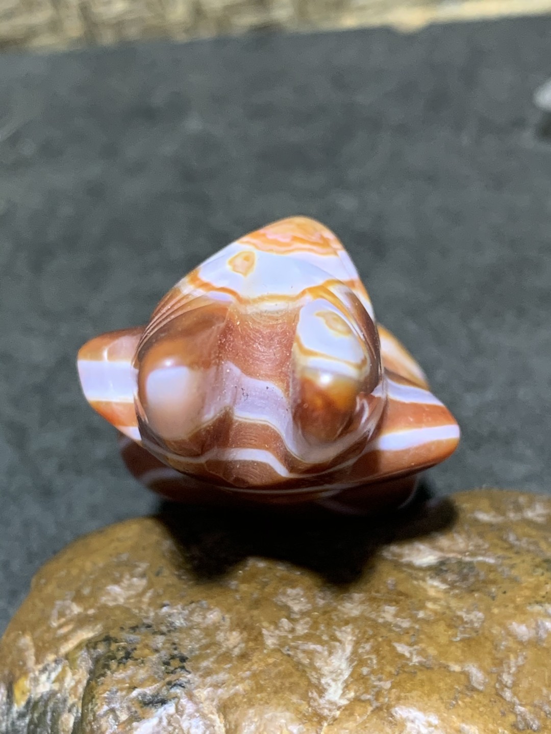 精美缠丝玛瑙雕刻仿古人物把件一个！