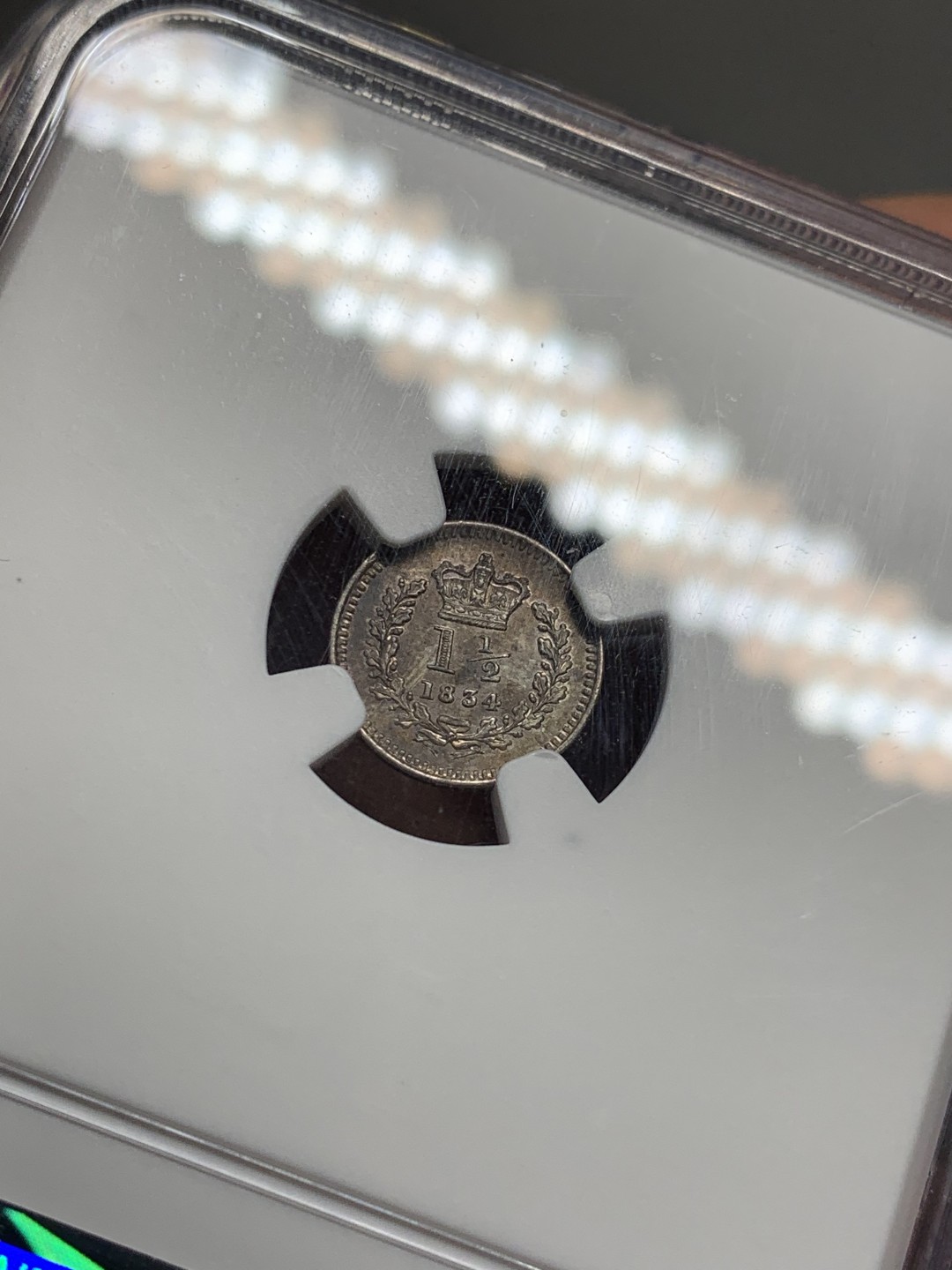 《竞宝斋》第123场-周日，周一 ，2场连拍（全场包邮） NGC-MS62 1834年 英国威廉四世1.5便士银币，老五彩包浆，色泽靓丽。本土为殖民地设计的特殊面值，实际流通于牙买加和锡兰