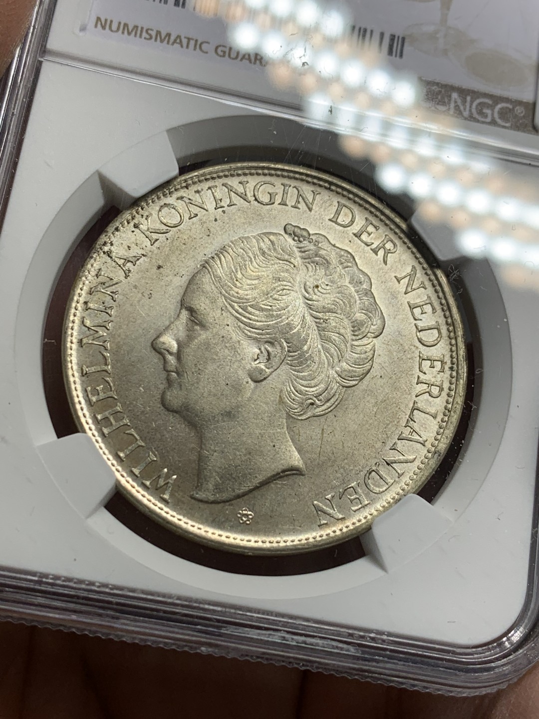 《竞宝斋》第123场-周日，周一 ，2场连拍（全场包邮） NGC-MS63 荷属东印度 1943年 威廉米娜女王 2.5盾殖民地大银币 稀少品种