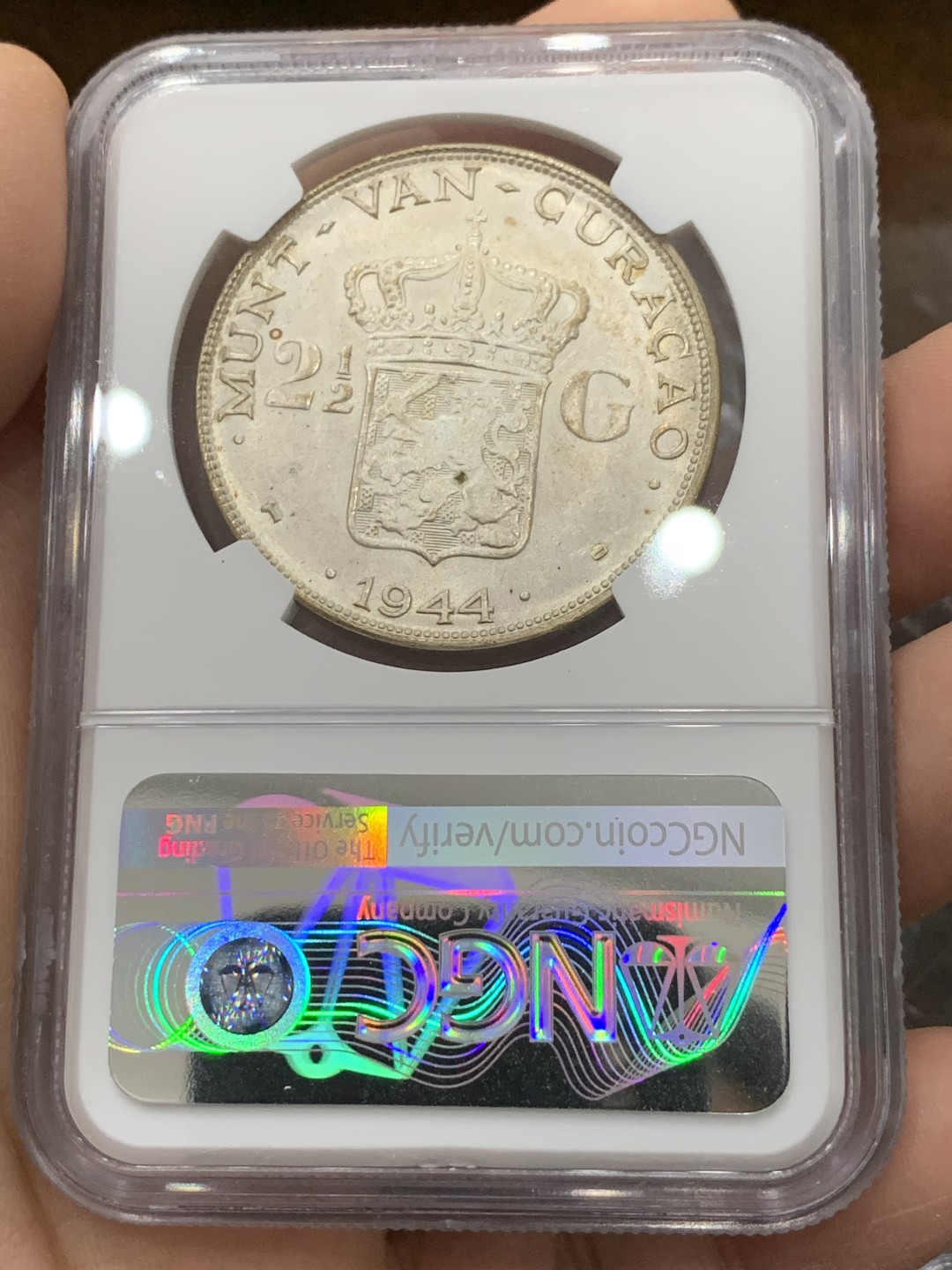 《竞宝斋》第123场-周日，周一 ，2场连拍（全场包邮） NGC-MS64 荷属库拉索 1944年 2.5盾银币  光度极佳，底板洁净。铸造量20万枚，仅为荷属东印度十分之一。殖民地品种已经开始涨起来了。