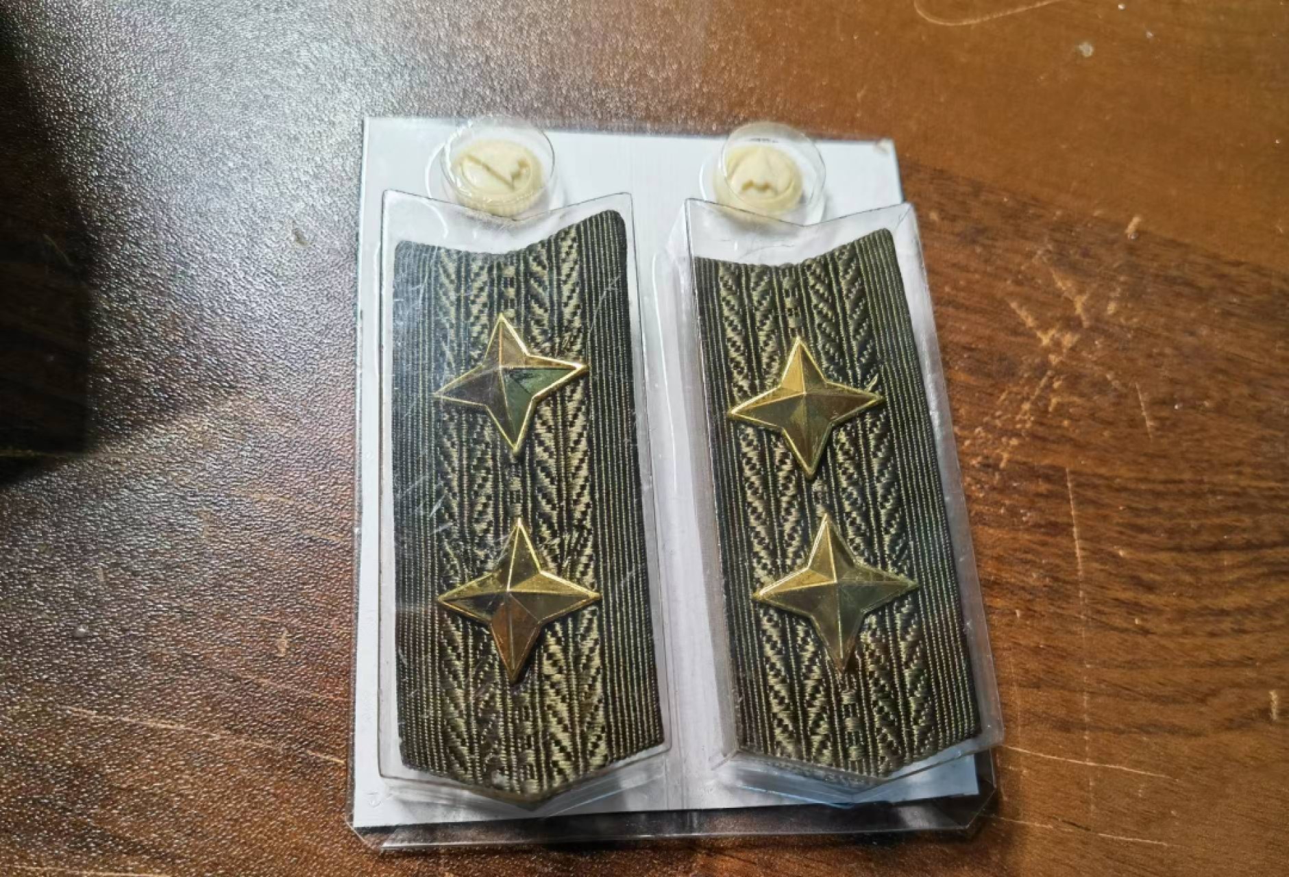 全部0起！欧亚大陆勋奖章制服交流会十二月初小拍 92式退役二督领章