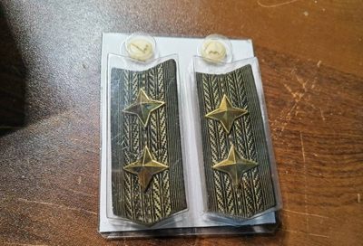 全部0起！欧亚大陆勋奖章制服交流会十二月初小拍 - 92式退役二督领章