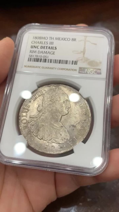 《竞宝斋》第123场-周日，周一 ，2场连拍（全场包邮） NGC UNC 墨西哥 1808年 卡四 双柱 8R 大银币 正反深打底光好 状态见图
