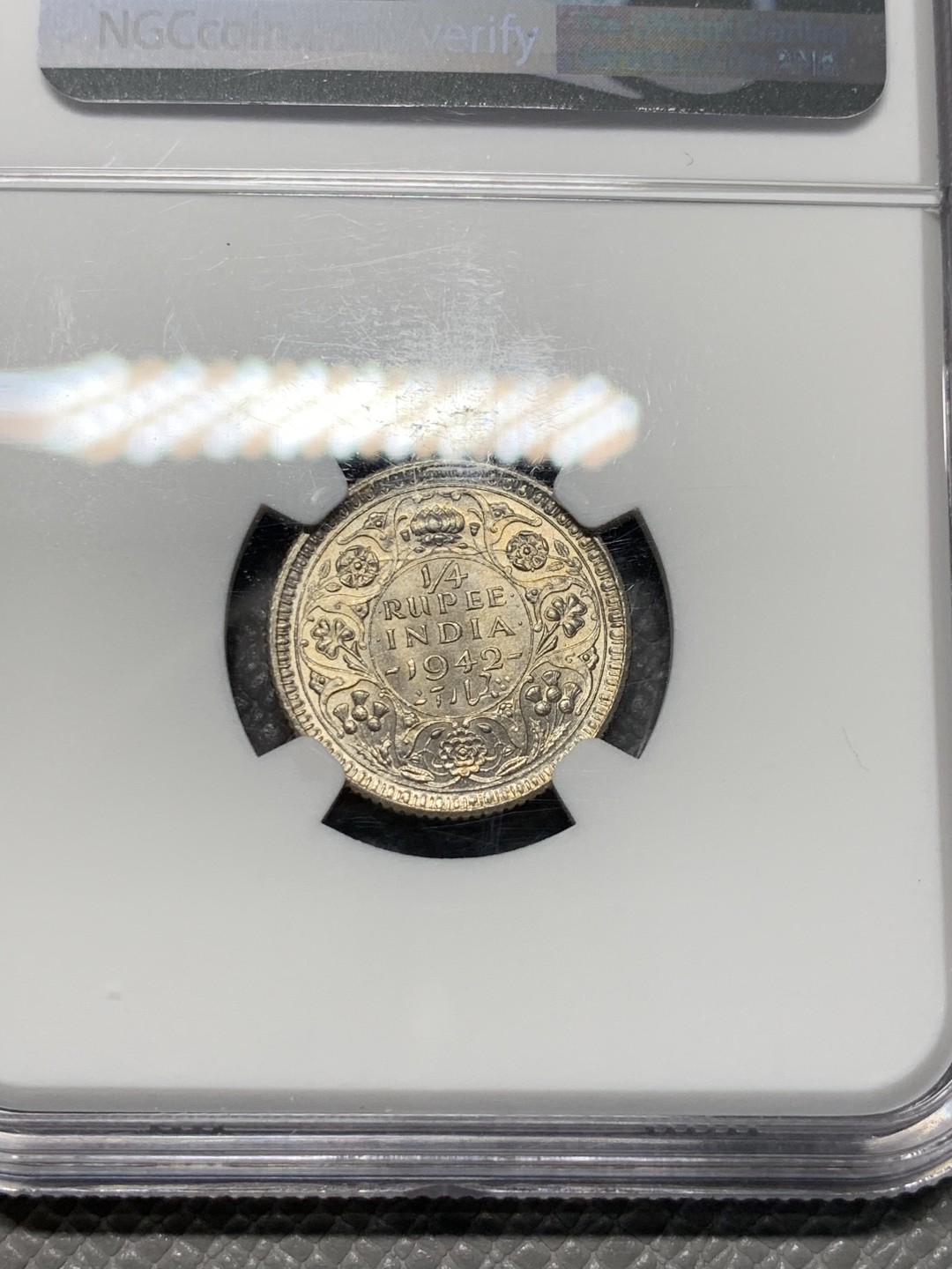 《竞宝斋》第123场-周日，周一 ，2场连拍（全场包邮） NGC-MS63 英属印度 1942 乔治六世1/4卢比银币，转光流畅，花枝细节精美。小卢比高分不多见