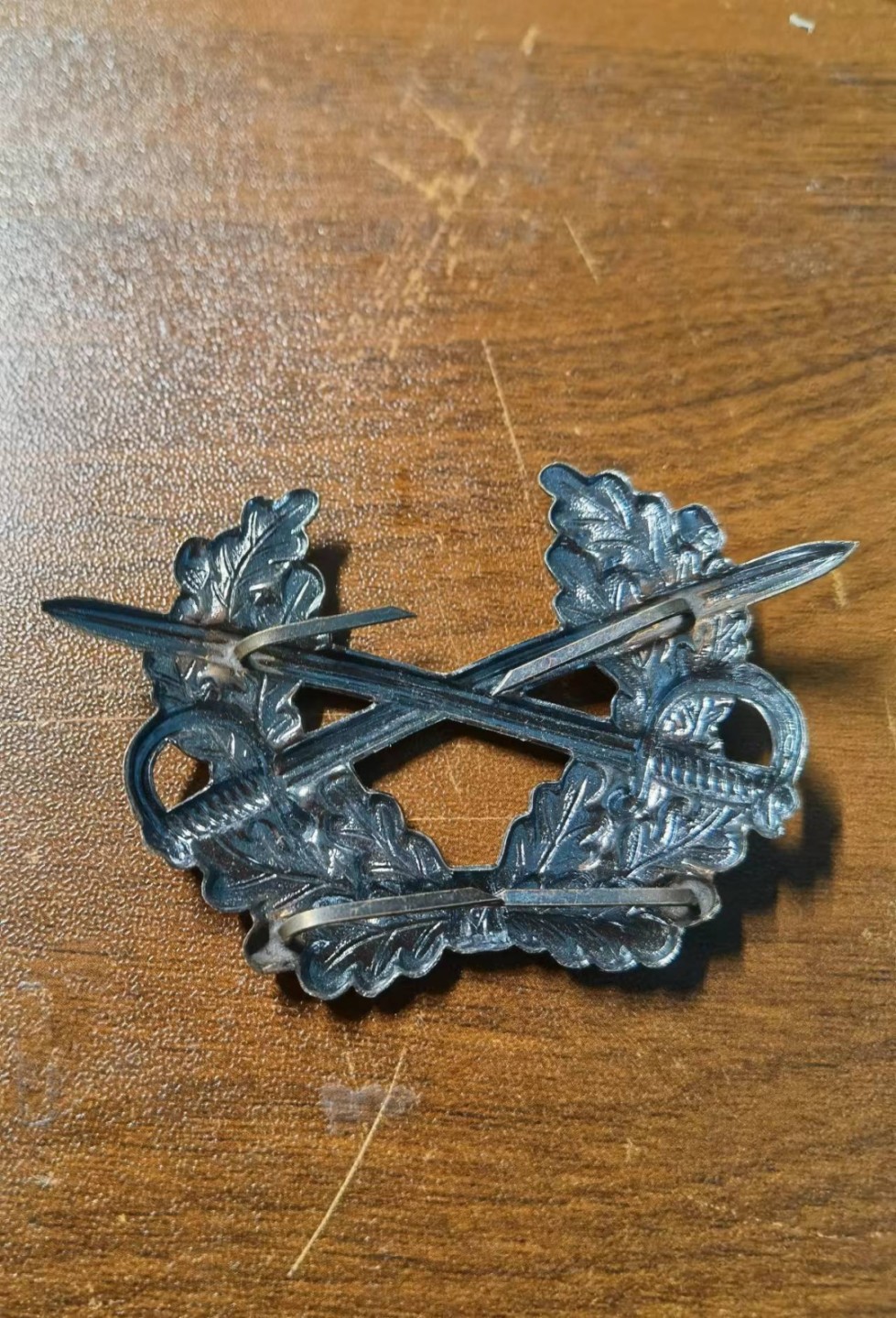 全部0起！欧亚大陆勋奖章制服交流会十二月初小拍 西德早期大檐帽帽徽一枚