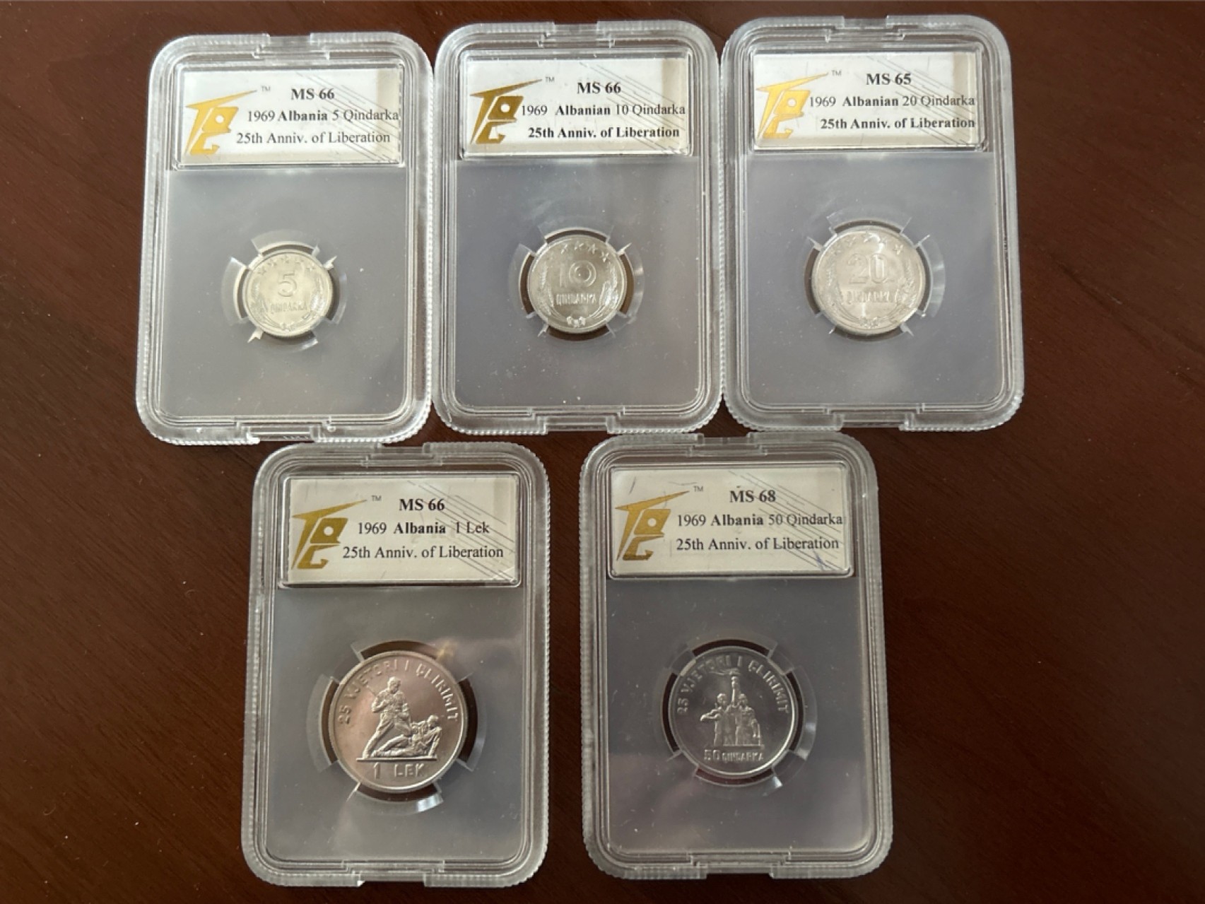 收藏联盟Quantum Auction 第218期拍卖 邮币杂项场 1969年阿尔巴尼亚 解放25周年纪念币 1套5枚 中国代造 TQG评级