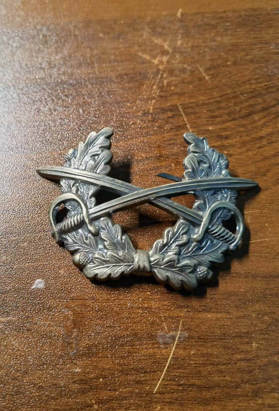 全部0起！欧亚大陆勋奖章制服交流会十二月初小拍 西德早期大檐帽帽徽一枚