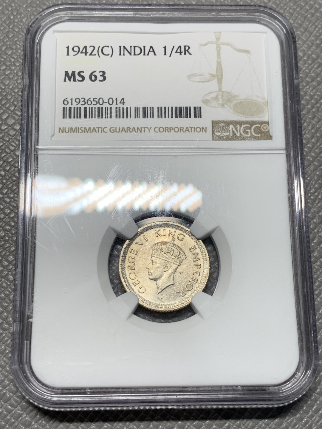 《竞宝斋》第123场-周日，周一 ，2场连拍（全场包邮） NGC-MS63 英属印度 1942 乔治六世1/4卢比银币，转光流畅，花枝细节精美。小卢比高分不多见