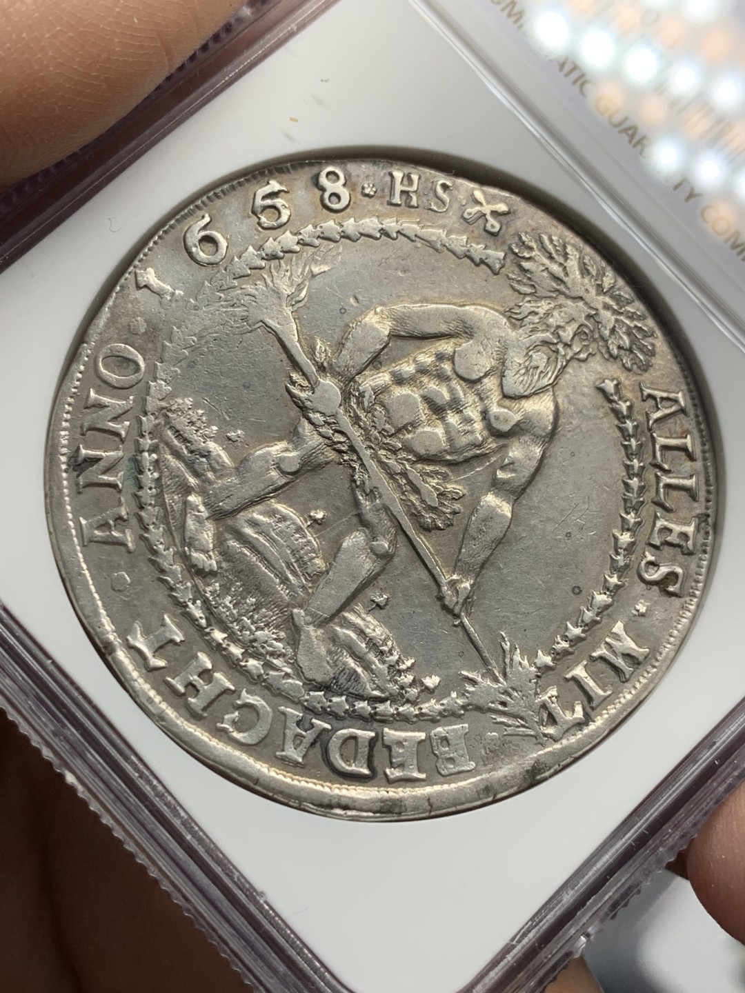 《竞宝斋》第123场-周日，周一 ，2场连拍（全场包邮） 唯一冠军分 NGC AU50 德国 布伦瑞克 1658年 野人泰勒 脸部清晰打制均匀 不错的状态 将近400年的东西
