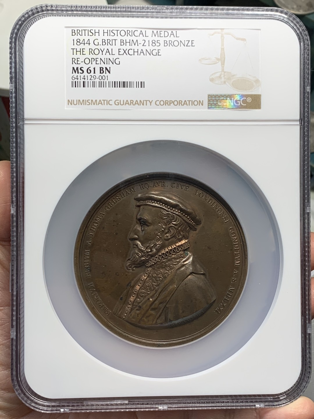 《竞宝斋》第123场-周日，周一 ，2场连拍（全场包邮） NGC MS61BN英国大不列颠1844年维多利亚时代名誉品种皇家交易所开幕仪式大铜章73MM 270G左右，名家威廉·怀恩设计铸模，维多利亚手持权杖和王权宝球的雕像。加厚大盒