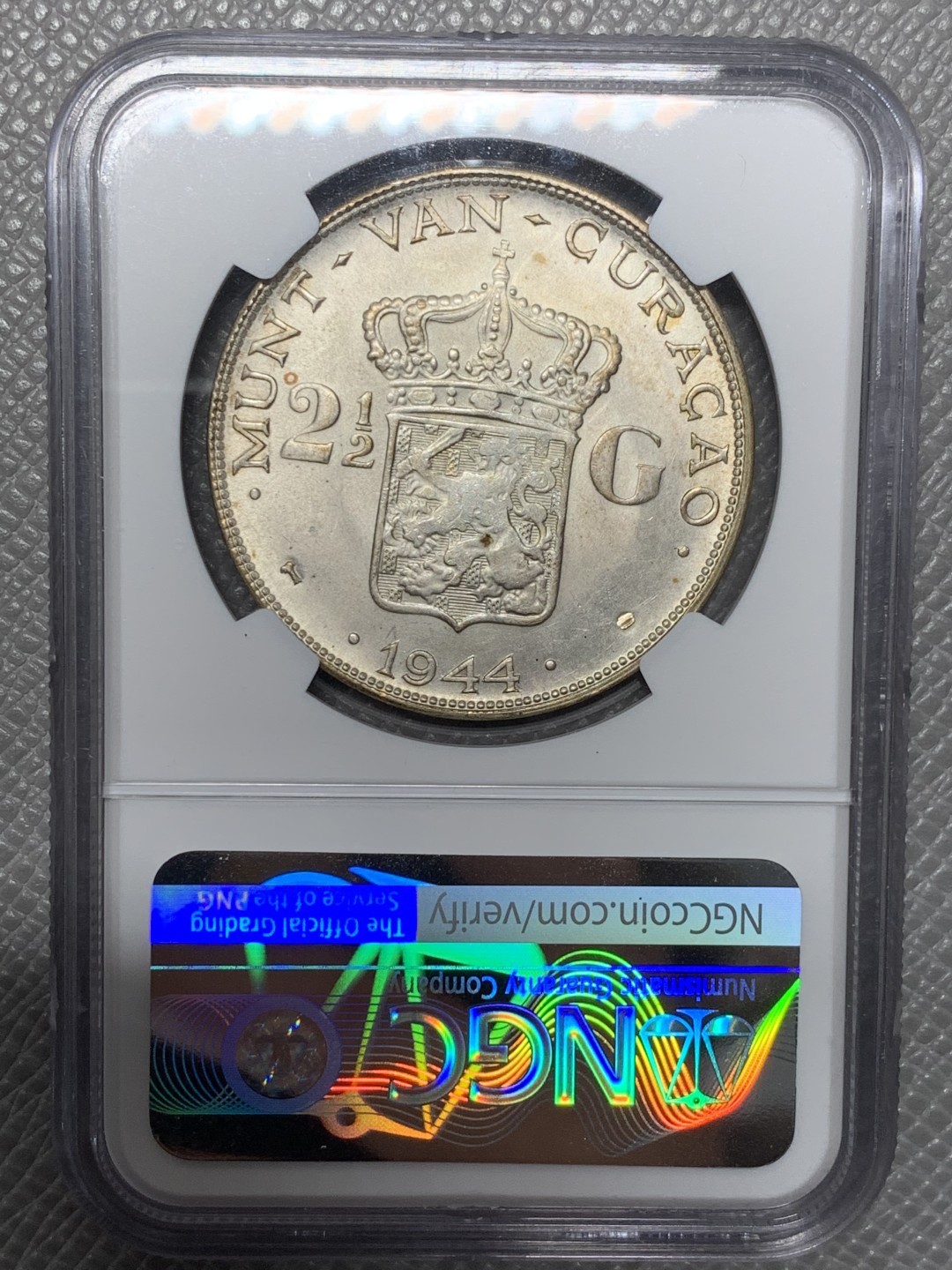 《竞宝斋》第123场-周日，周一 ，2场连拍（全场包邮） NGC-MS64 荷属库拉索 1944年 2.5盾银币  光度极佳，底板洁净。铸造量20万枚，仅为荷属东印度十分之一。殖民地品种已经开始涨起来了。