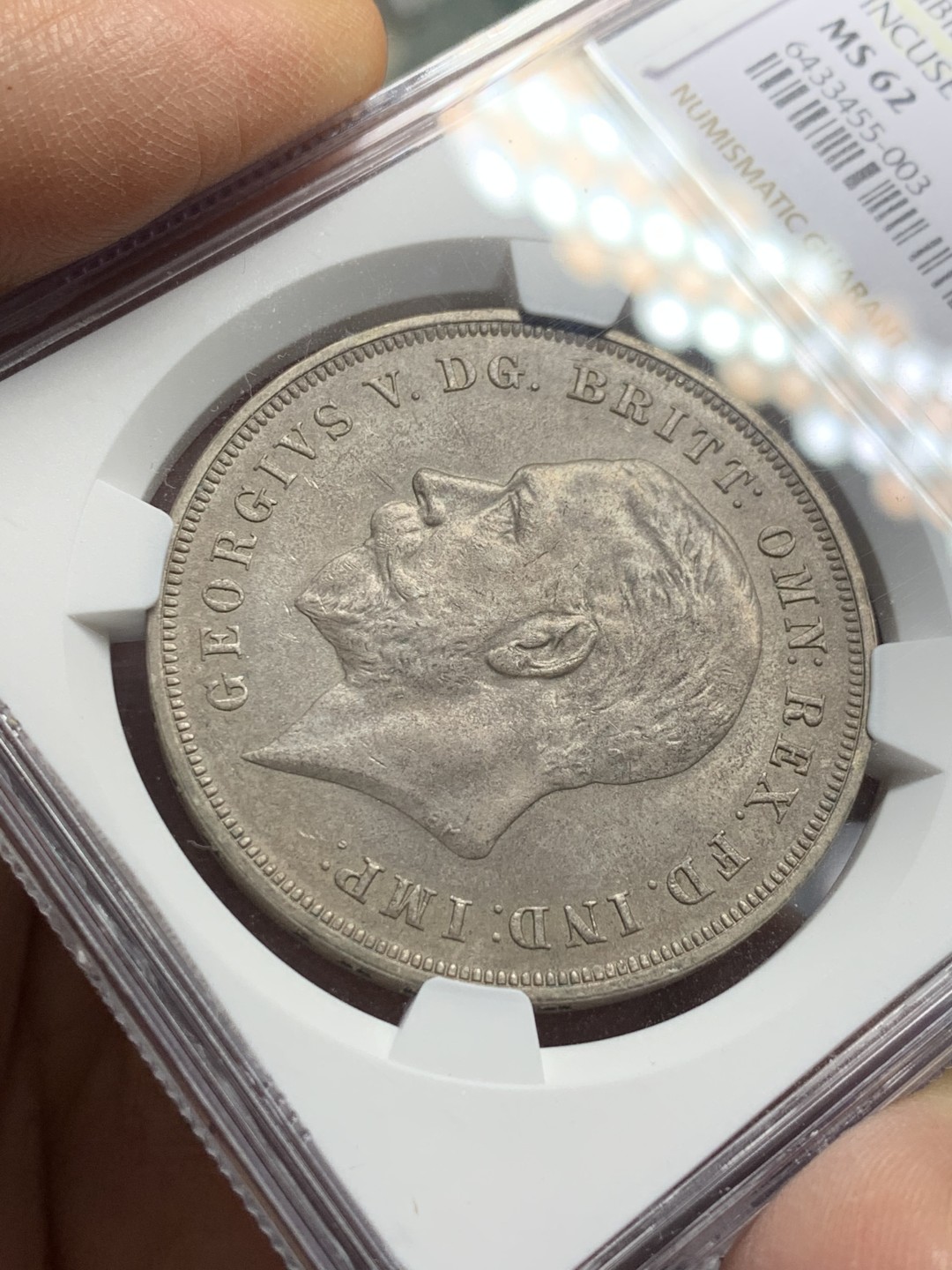 《竞宝斋》第123场-周日，周一 ，2场连拍（全场包邮） NGC-MS62 英国1935年 乔治五世 木马剑克朗银币 一面原光，一面老包浆，阴阳面。略有低评