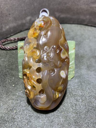 精美原皮高玉化巴西玛瑙镂空雕刻福在眼前把件一个 - 精美原皮高玉化巴西玛瑙镂空雕刻福在眼前把件一个