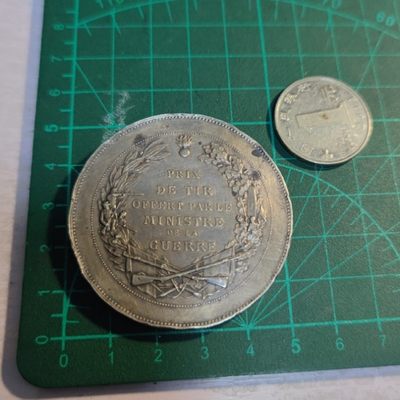 年末清仓 顺丰包邮 法国一战时期射击训练银章 品相如图，边缘一些磕碰，巴黎造币厂