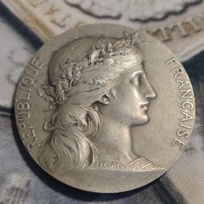 年末清仓 顺丰包邮 法国玛丽安娜银章50mm 巴黎造币厂，战争部颁发，约1910前后