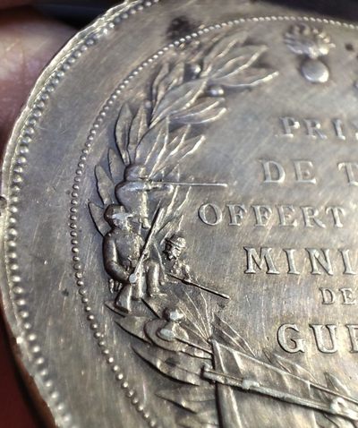 年末清仓 顺丰包邮 法国一战时期射击训练银章 品相如图，边缘一些磕碰，巴黎造币厂