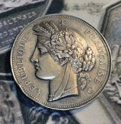 年末清仓 顺丰包邮 法国一战时期射击训练银章 品相如图，边缘一些磕碰，巴黎造币厂