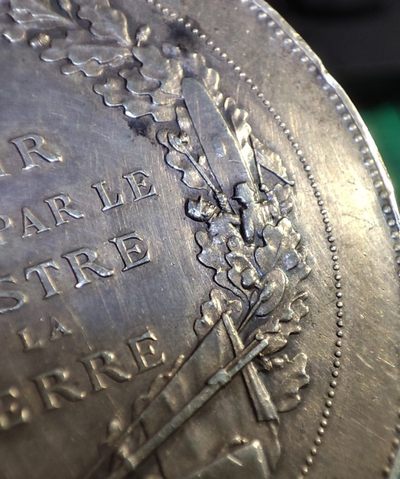 年末清仓 顺丰包邮 法国一战时期射击训练银章 品相如图，边缘一些磕碰，巴黎造币厂