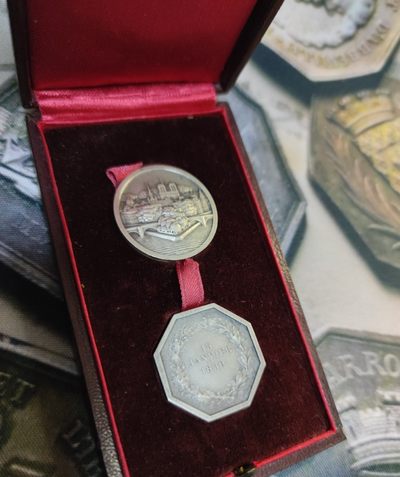 年末清仓 顺丰包邮 法国原盒纪念章一银一铜镀银