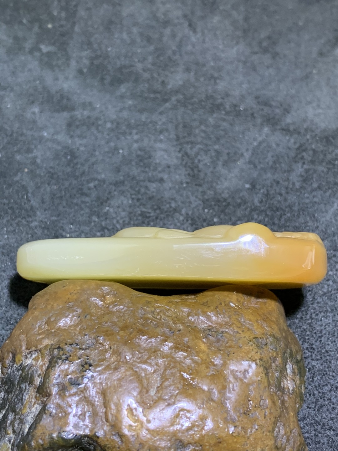 精美高玉化巴西玛瑙雕刻牌子一块