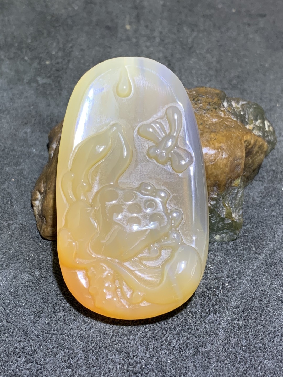 精美高玉化巴西玛瑙雕刻牌子一块