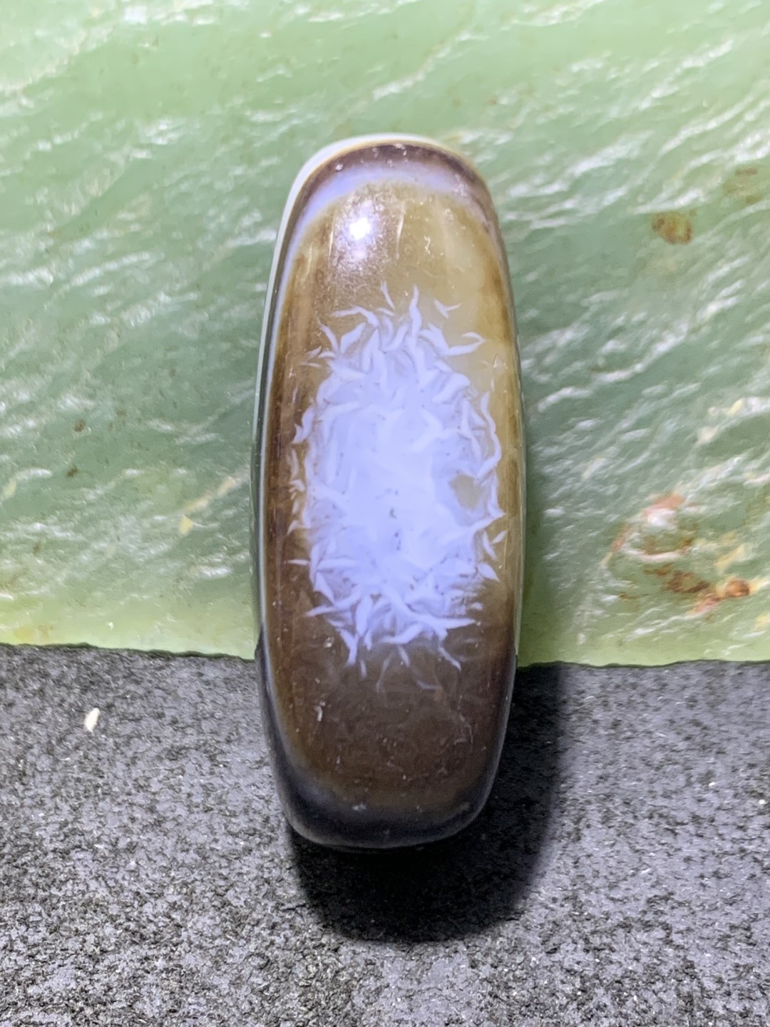 精美高玉化药师玛瑙天眼板珠(背云)一个，