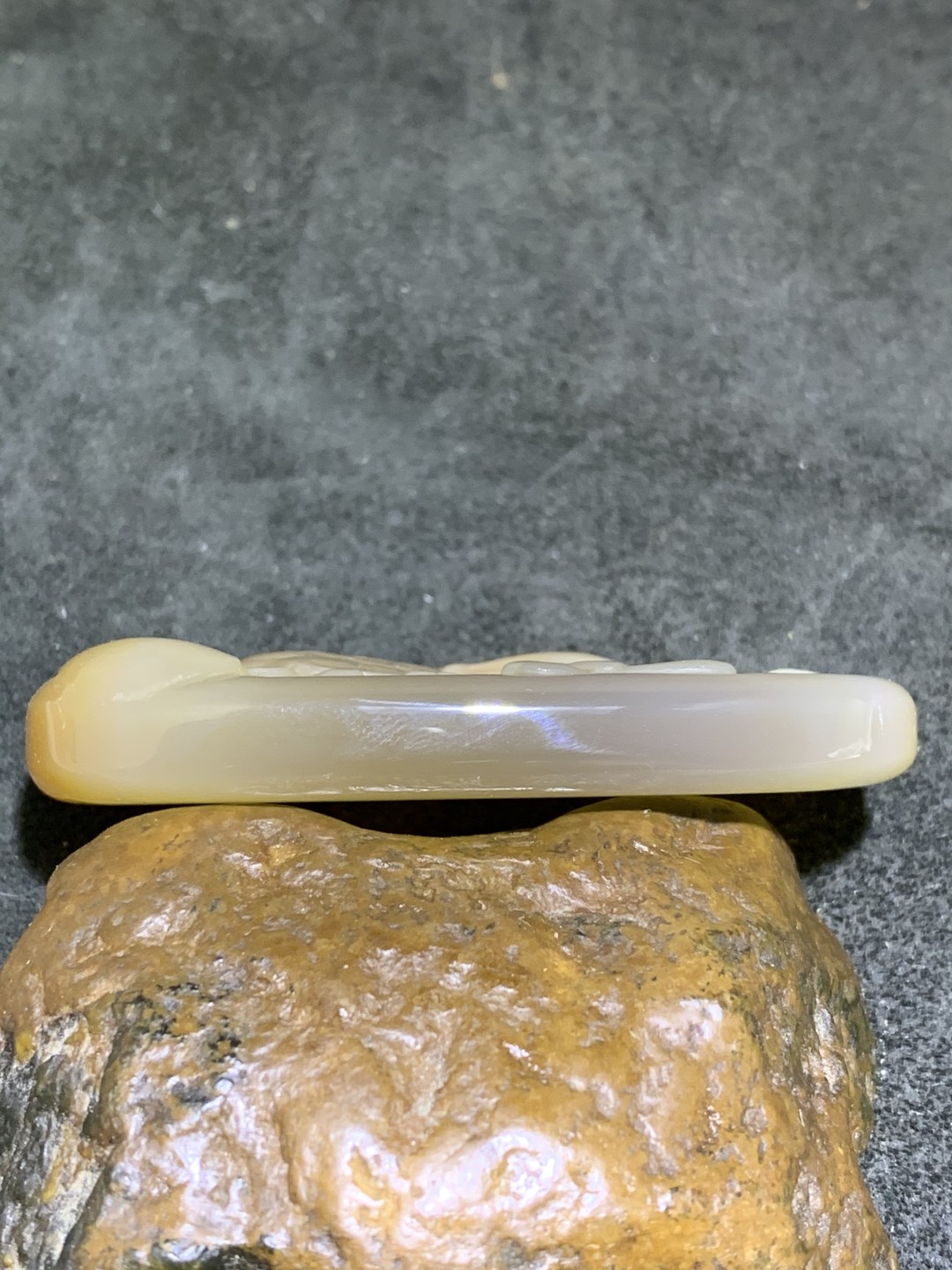 精美高玉化巴西玛瑙雕刻牌子一块