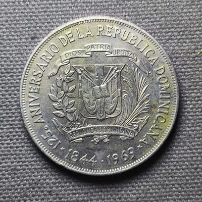 第三十七期 十二月第5拍 好品散币 - 12.5.29多米尼加共和国，1比索纪念币，少见，发行量仅3万