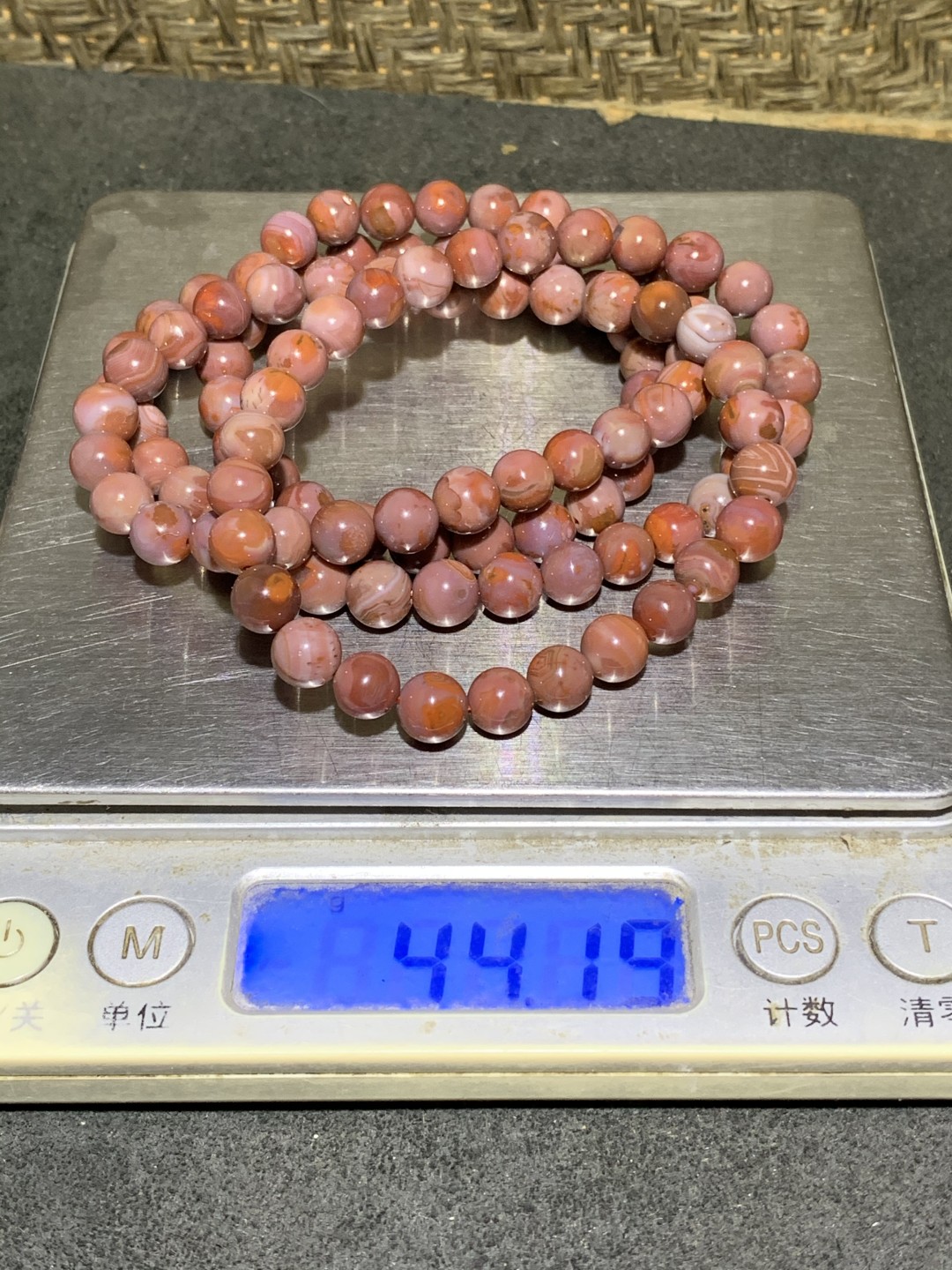 川料南红玛瑙多圈手串一条，