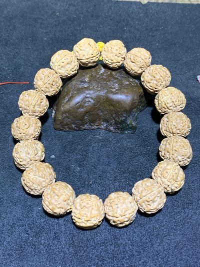 精美勿里达天价蜂王金刚菩提手串一条， - 精美勿里达天价蜂王金刚菩提手串一条，