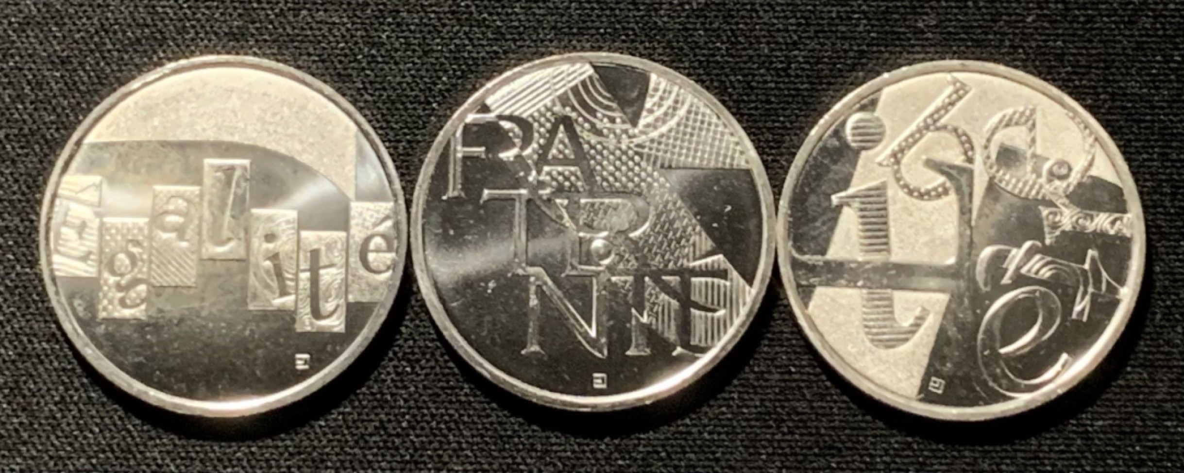 紫瑗钱币——第249期拍卖 法国 2013年 字母系列 自由 平等 博爱 5欧元 3枚一组 共22克 0.333银 UNC