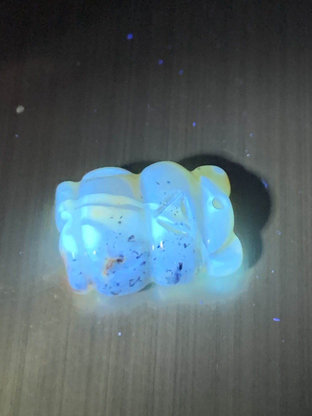 天然通货乌克兰蜜蜡雕刻小熊吊坠一个