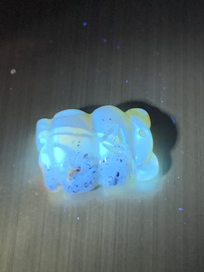 天然通货乌克兰蜜蜡雕刻小熊吊坠一个 天然通货乌克兰蜜蜡雕刻小熊吊坠一个