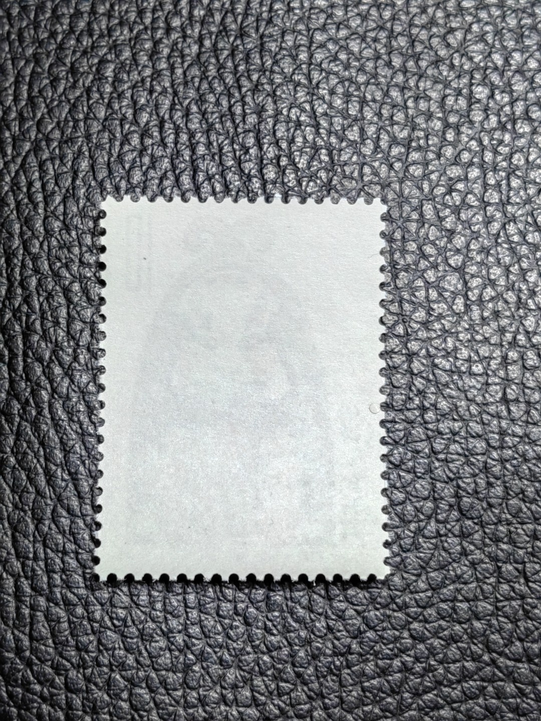 洪涛臻品批发群  精选邮票限时拍卖第一百二十期 T45脸谱8-5新一枚，版期全品嘎嘎绝，正宗版撕货，一手撕版，带硅胶手套撕版，收藏级品相，喜欢不要错过